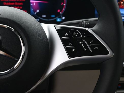 New 2025 Mercedes-Benz GLB 250 image 2