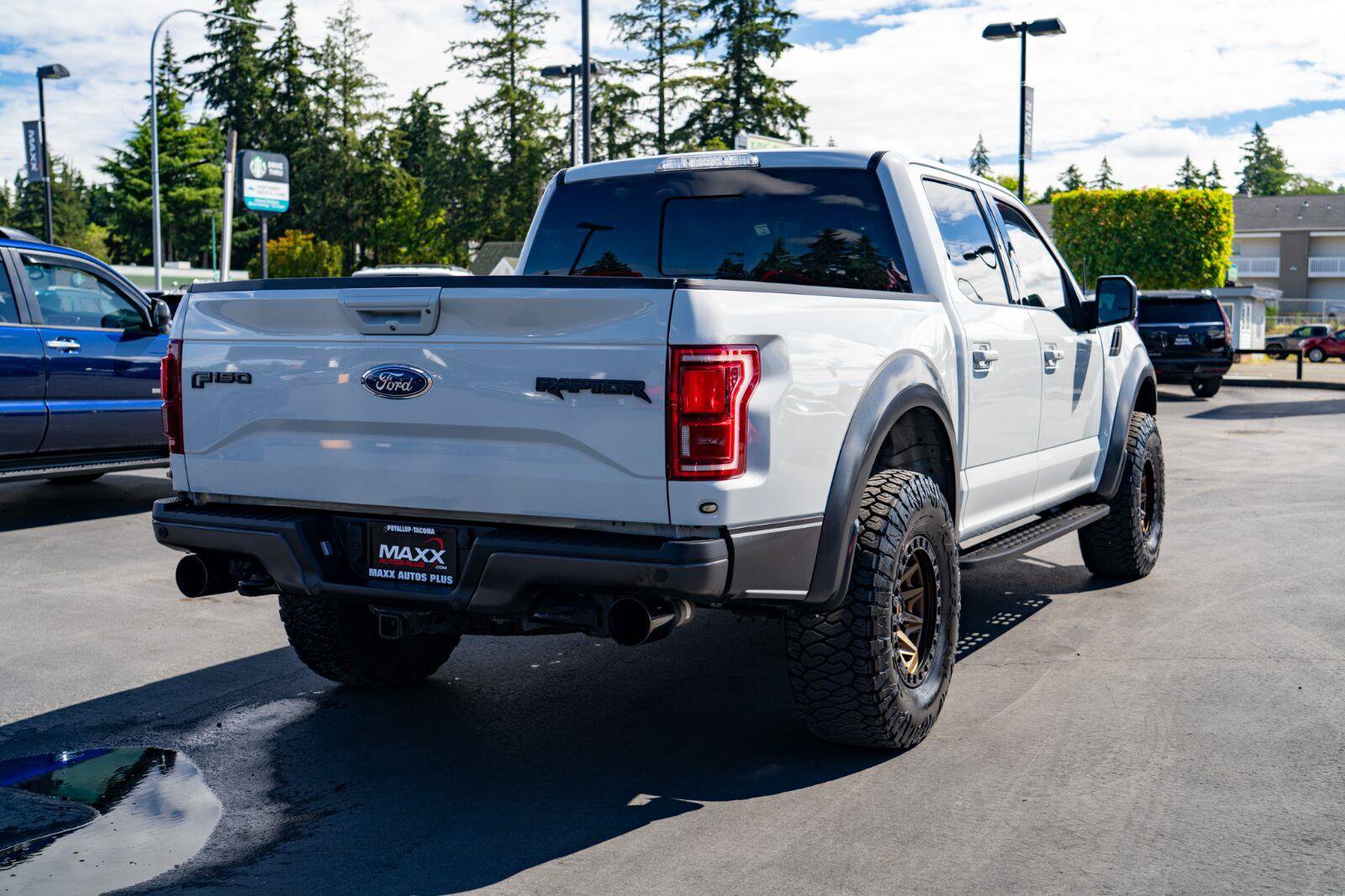 Used 2017 Ford F150 Raptor w/ Equipment Group 802A Luxury AWD/4WD image 10