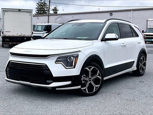 Used 2023 Kia Niro EX Touring FWD image 2