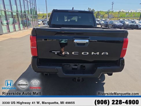 Used 2024 Toyota Tacoma Limited w/ Limited Package (LT) AWD/4WD image 7