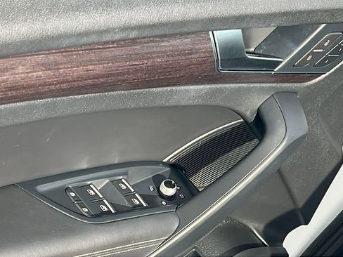 Used 2021 Audi Q5 Premium Plus w/ Premium Plus Package image 22