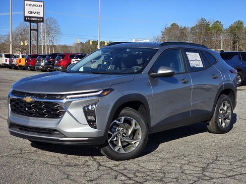 New 2026 Chevrolet Trax LT image 2