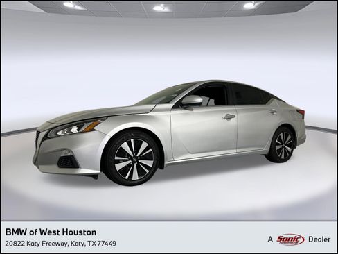Used 2022 Nissan Altima 2.5 SV image 1