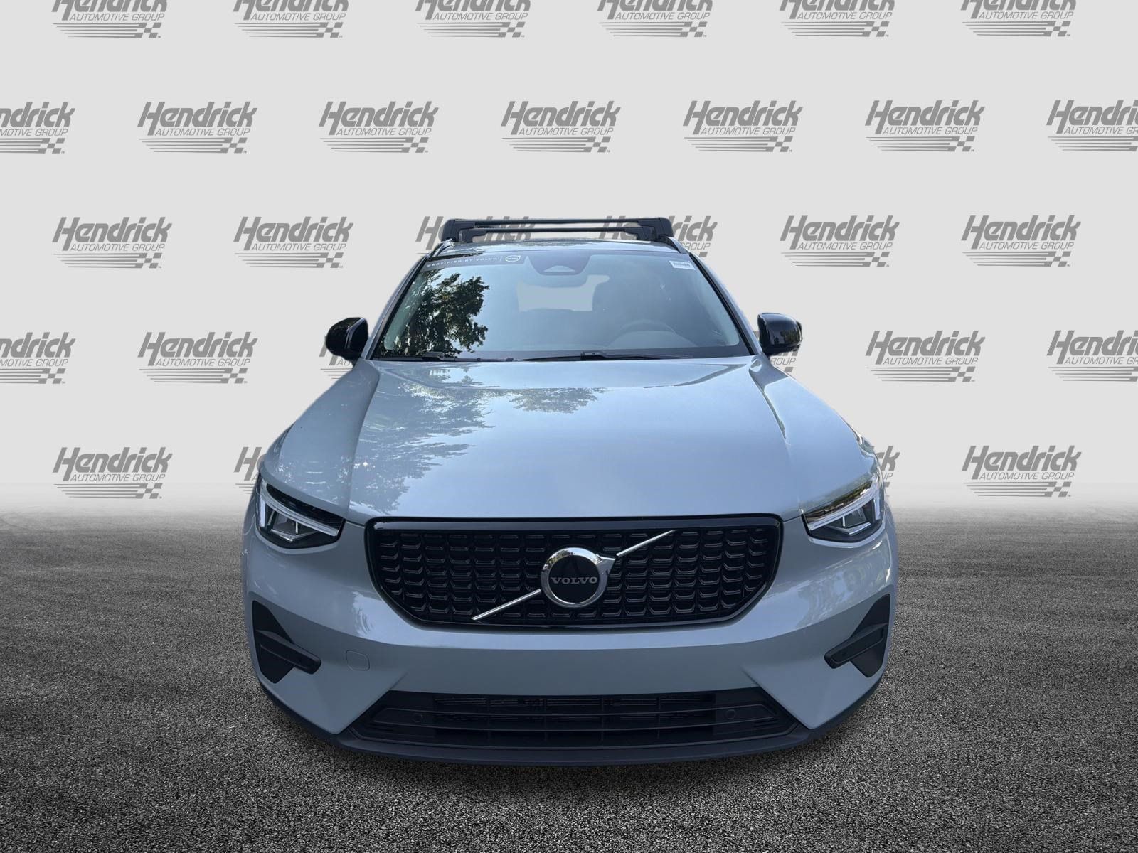 Certified 2026 Volvo XC40 B4 Core FWD image 3