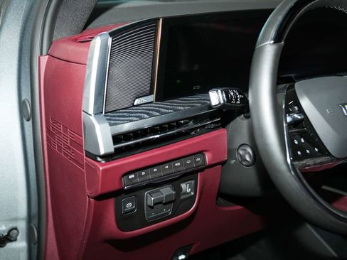 Used 2026 Cadillac Escalade Sport w/ Touring Package AWD/4WD image 29