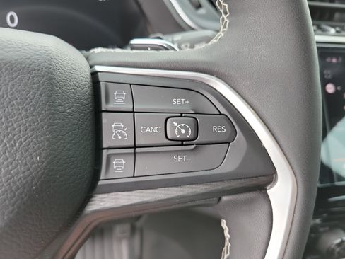 Used 2024 Jeep Grand Cherokee L Altitude image 22