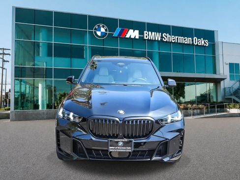 Used 2024 BMW X5 xDrive40i w/ M Sport Package AWD/4WD image 2