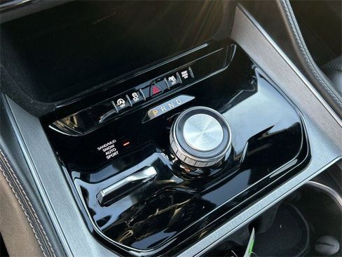 Used 2023 Jeep Wagoneer 4WD image 22