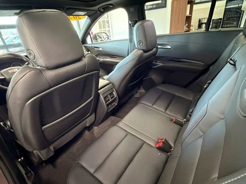 Used 2023 Cadillac XT4 Luxury w/ Cold Weather Package FWD image 11