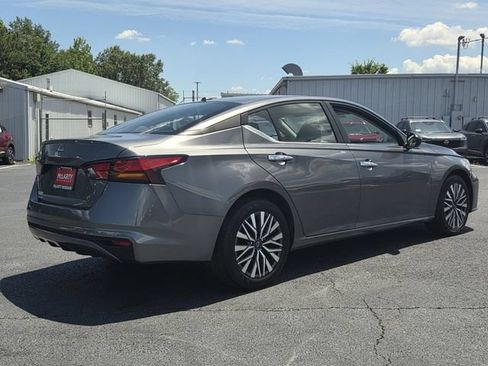 Used 2025 Nissan Altima 2.5 SV FWD image 5