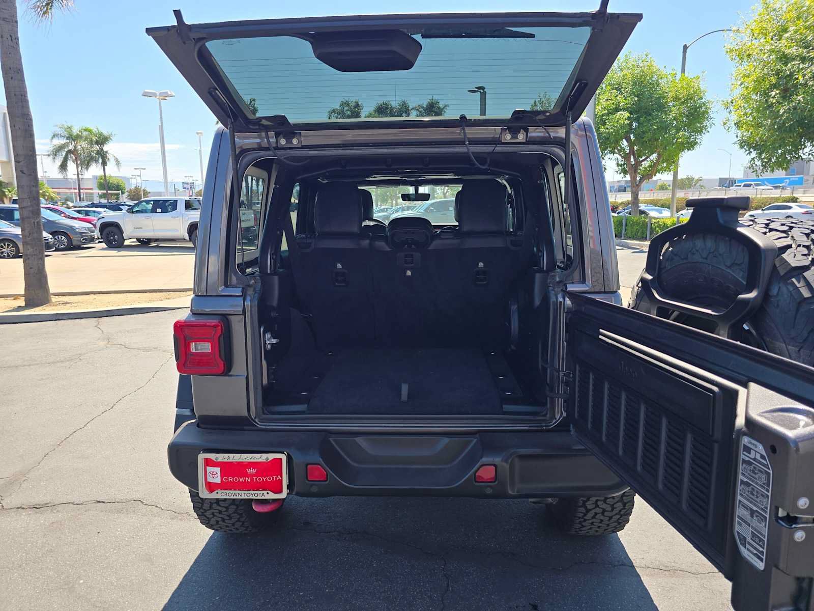 Used 2018 Jeep Wrangler Unlimited Rubicon AWD/4WD image 14