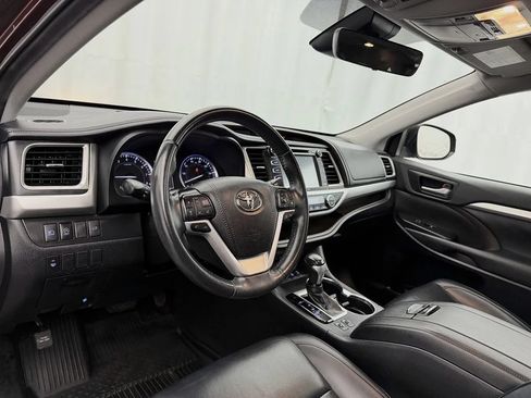 Used 2019 Toyota Highlander XLE AWD/4WD image 8