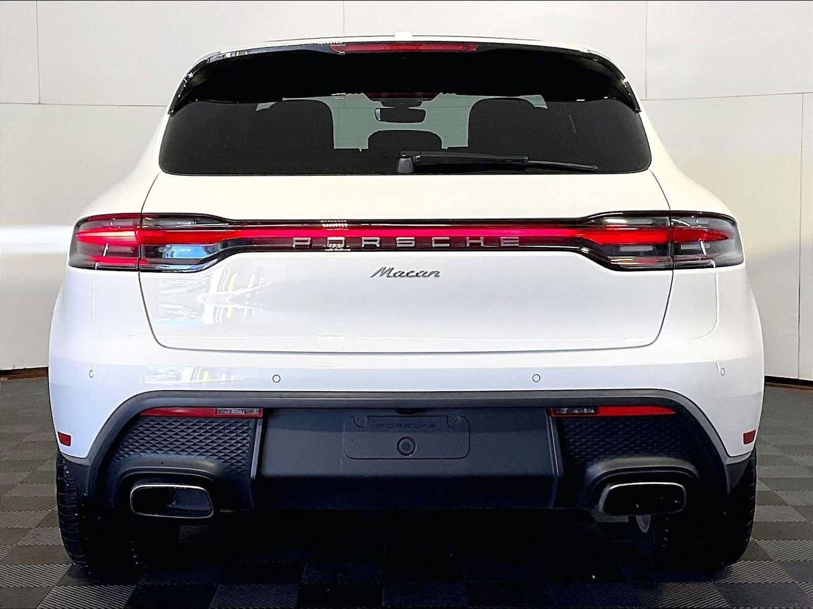Certified 2023 Porsche Macan AWD/4WD image 6