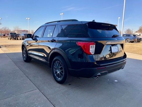 Used 2021 Ford Explorer XLT w/ Equipment Group 202A image 7