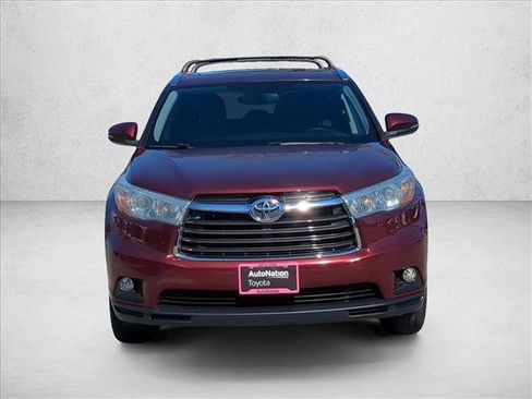 Used 2016 Toyota Highlander XLE image 2