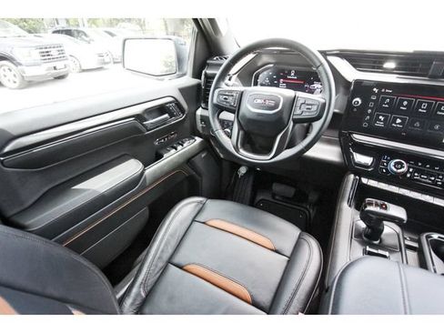 Used 2024 GMC Sierra 1500 AT4 w/ Technology Package AWD/4WD image 7