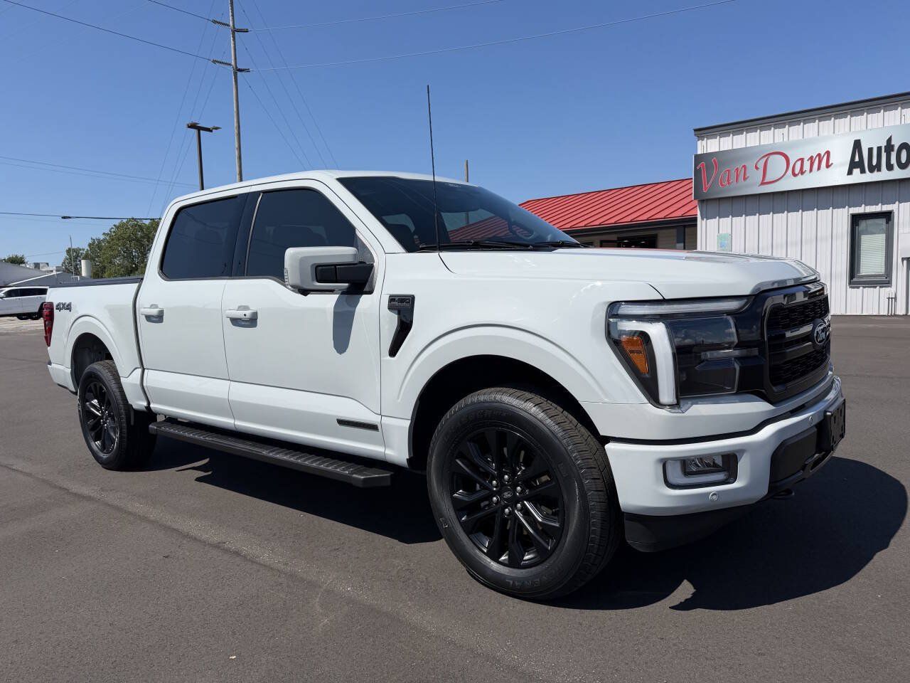 Used 2024 Ford F150 Lariat AWD/4WD image 2