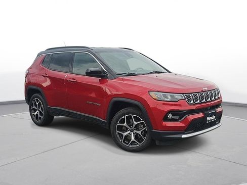 Used 2025 Jeep Compass Limited AWD/4WD image 4