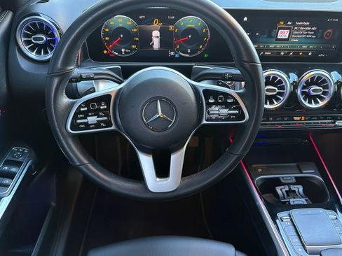 Used 2021 Mercedes-Benz GLB 250 250 image 18