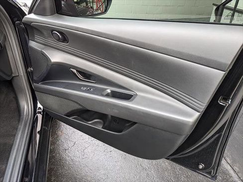 Used 2025 Hyundai Elantra Sport image 19