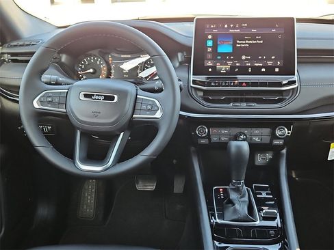 New 2026 Jeep Compass Latitude image 19