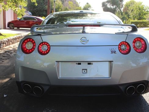 Used 2009 Nissan GT-R Premium AWD/4WD image 5