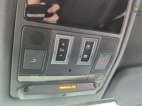Used 2024 Land Rover Defender 110 X-Dynamic SE AWD/4WD image 52