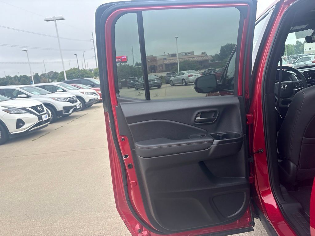 Used 2025 Honda Ridgeline TrailSport image 39