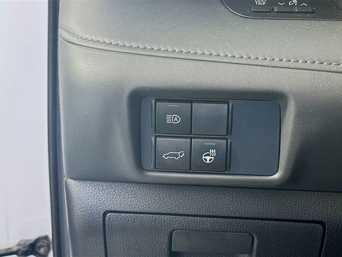 Used 2020 Toyota Highlander Limited AWD/4WD image 10
