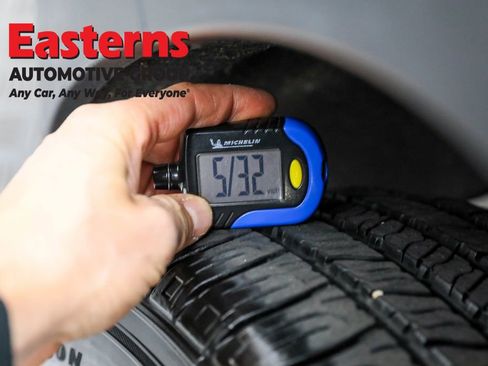 Used 2024 GMC Terrain SLT image 31