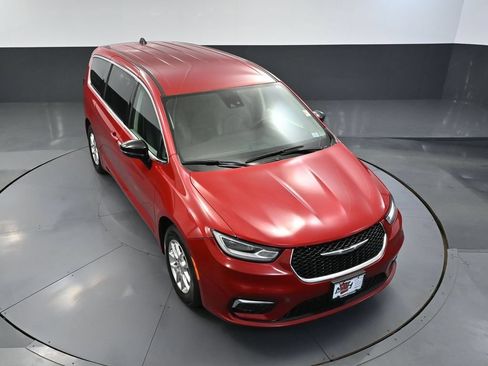 Used 2024 Chrysler Pacifica Touring-L FWD image 57