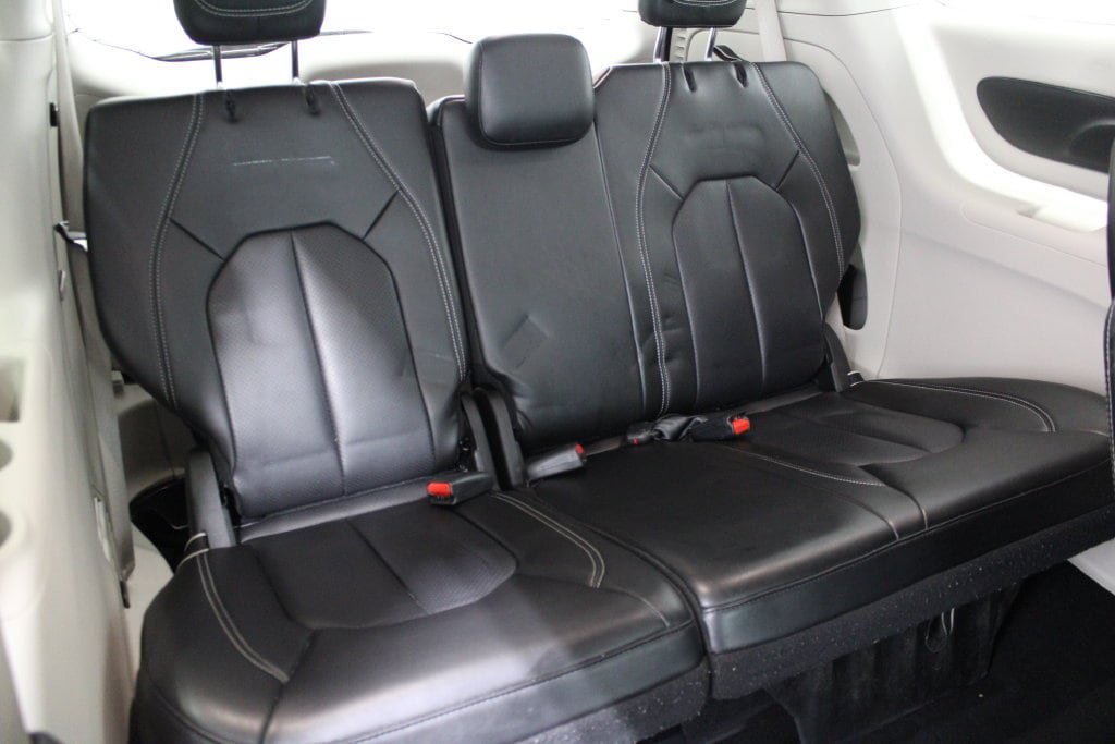 Used 2023 Chrysler Pacifica Touring-L FWD image 24