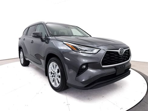Used 2023 Toyota Highlander Limited AWD/4WD image 12
