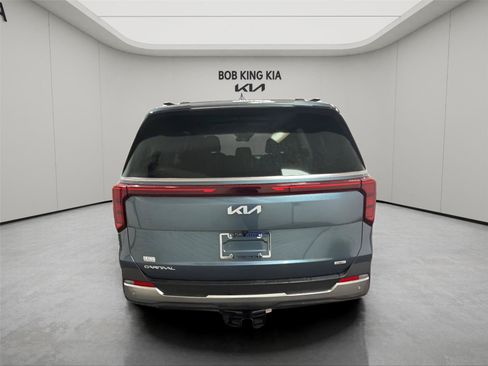 Used 2025 Kia Carnival SX FWD image 4