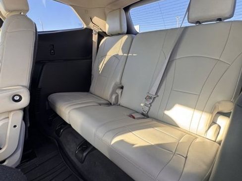 Used 2019 Buick Enclave Essence image 13