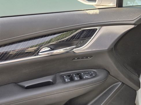 Used 2020 Cadillac XT6 Premium Luxury FWD image 12