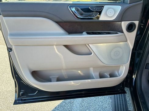 Used 2023 Lincoln Navigator L Reserve image 12