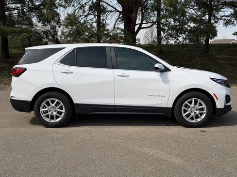 Used 2022 Chevrolet Equinox LT FWD image 2