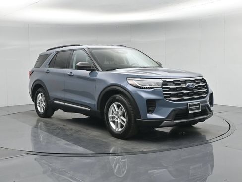Certified 2025 Ford Explorer Active RWD image 57