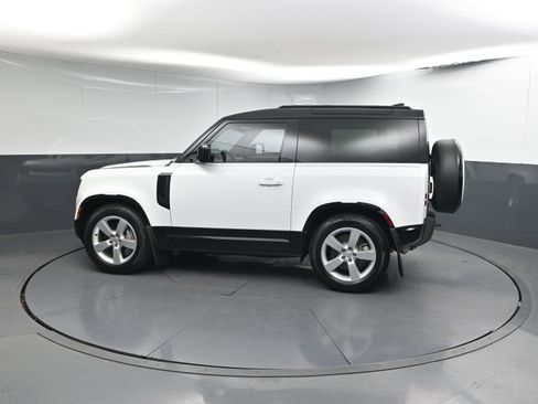 Used 2024 Land Rover Defender 90 X-Dynamic SE image 2