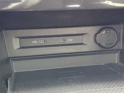 Certified 2022 Volkswagen Tiguan SE R-Line image 28