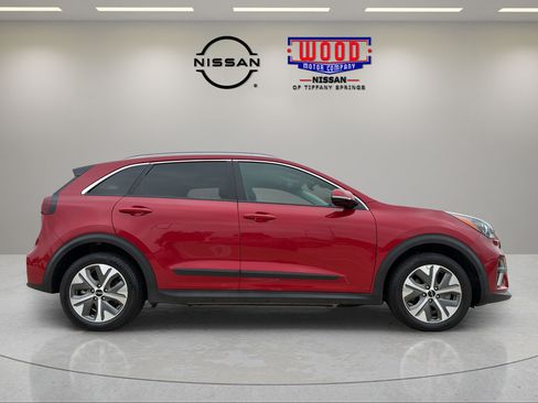 Used 2022 Kia Niro EX w/ Cold Weather Package FWD image 2