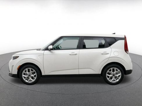 Used 2025 Kia Soul LX w/ LX Technology Package FWD image 4
