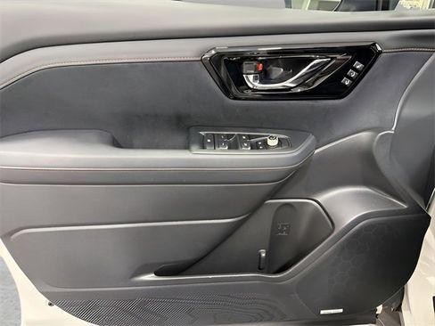 Certified 2025 Subaru Forester Touring w/ Protection Package image 9