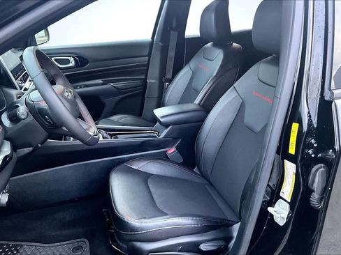 Used 2024 Jeep Compass Trailhawk image 11