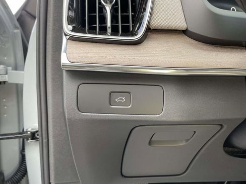 New 2026 Volvo XC90 B6 Plus w/ Protection Package Premier image 9