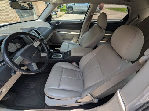 Used 2006 Chrysler 300 Touring w/ Comfort/Convenience Group RWD image 20