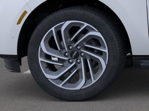 New 2026 Lincoln Navigator L Premier AWD/4WD image 19