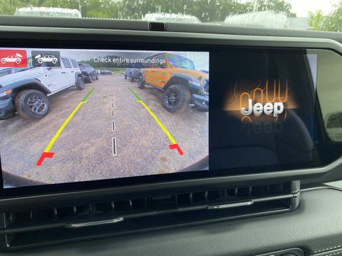 New 2026 Jeep Wrangler Unlimited Sahara AWD/4WD image 11