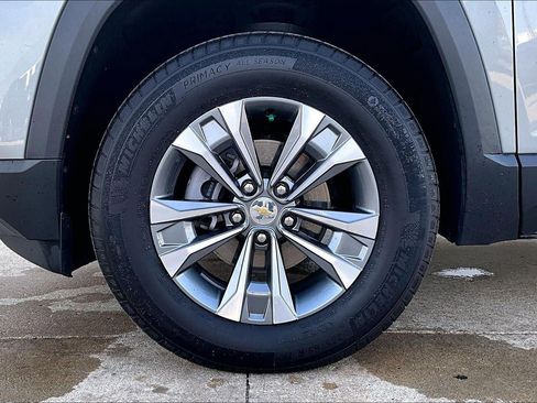 Used 2025 Chevrolet Equinox LT AWD/4WD image 8